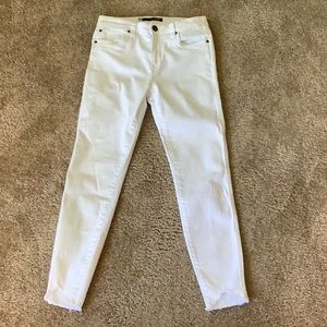 Kut from the Kloth Connie Ankle Skinny Jeans. White. Size 2